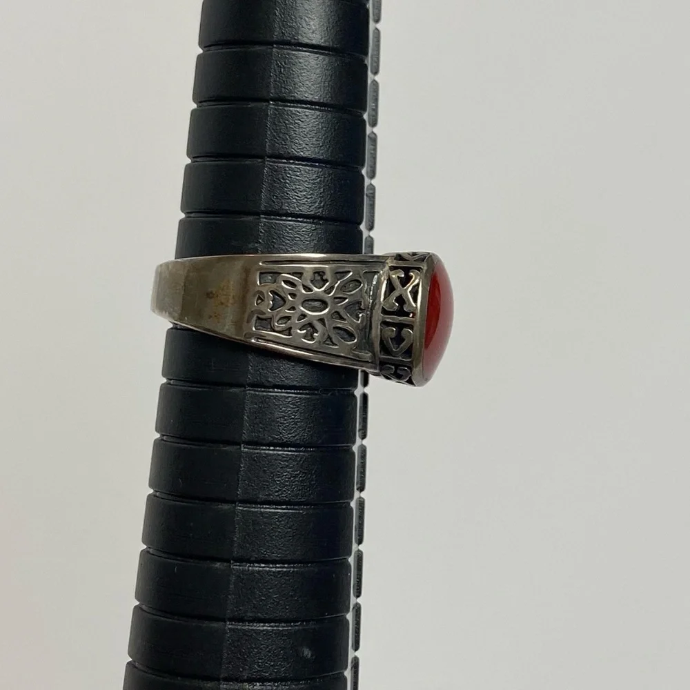 Silpada Sterling Silver Ring with red stone in center Size 8 - Picture 4 of 8